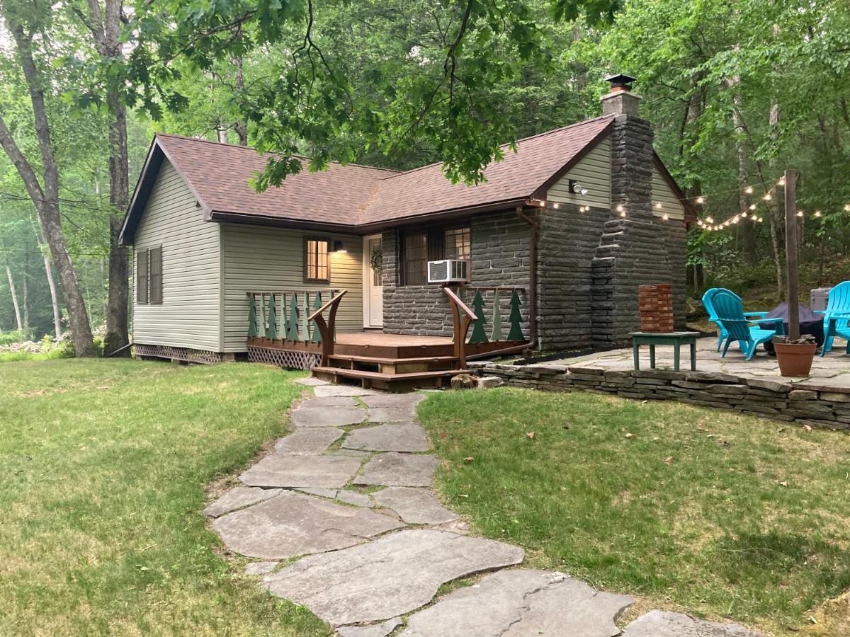 Peaceful Seasonal Wooded Cottage Close To Everything Tafton Zewnętrze zdjęcie